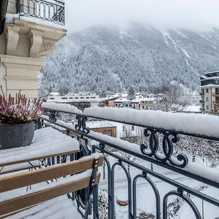 Chamonix Gently Balcony Overlooking Mont-Blanc *